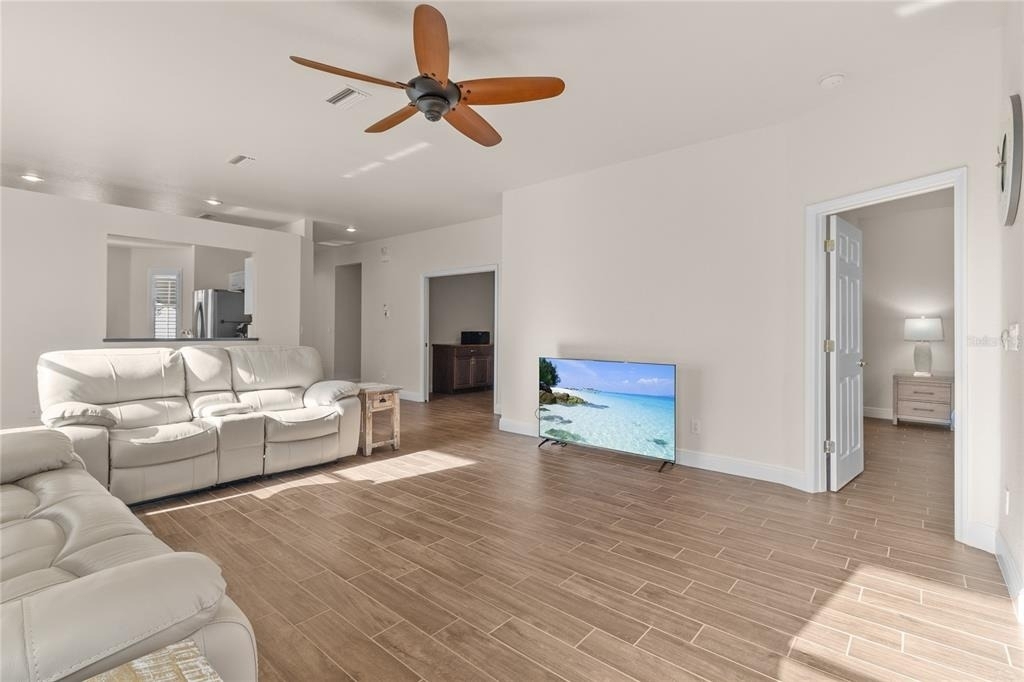 1937 Scarlett Avenue - Photo 6