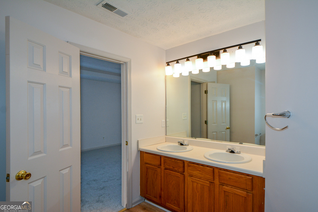 5460 Hampton Court - Photo 34