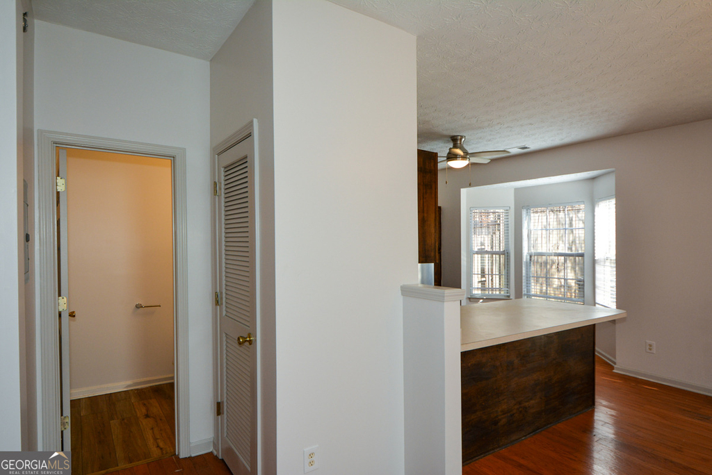 5460 Hampton Court - Photo 8