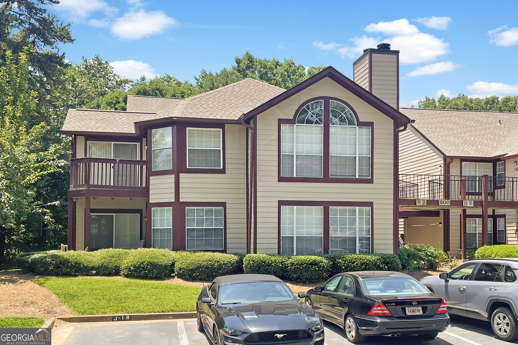 901 Wentworth Court - Photo 0