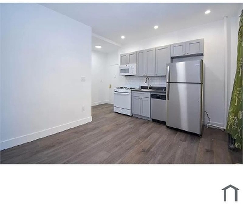 1047 Hoe Avenue - Photo 0