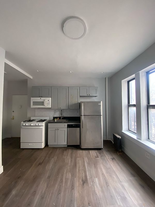 1047 Hoe Avenue - Photo 2