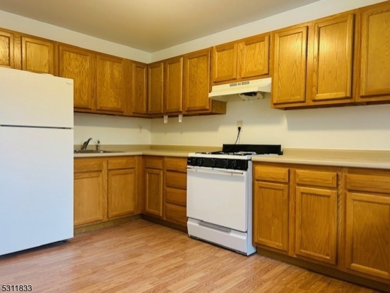 29 Paterson Ave - Photo 2