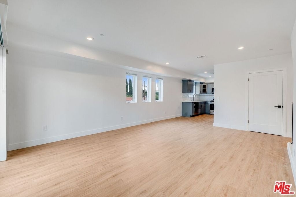 1802 1/2 S Highland Avenue - Photo 2