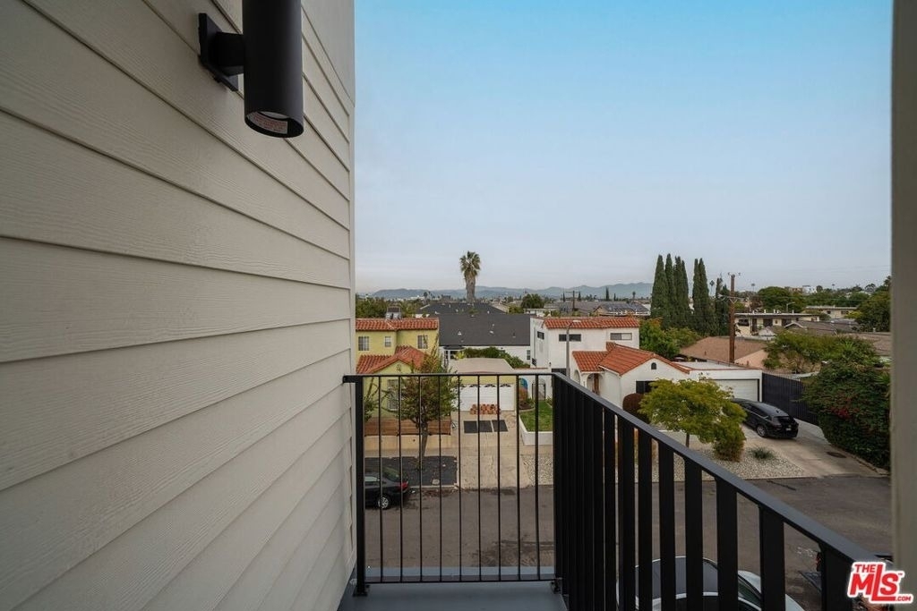 1802 1/2 S Highland Avenue - Photo 12