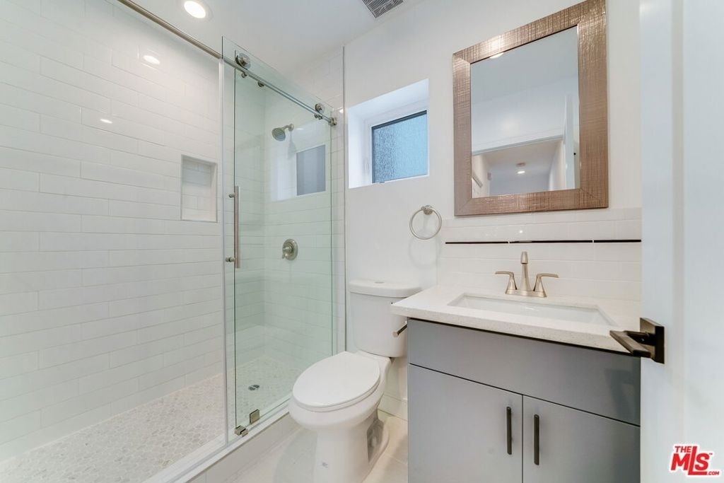 1802 1/2 S Highland Avenue - Photo 5
