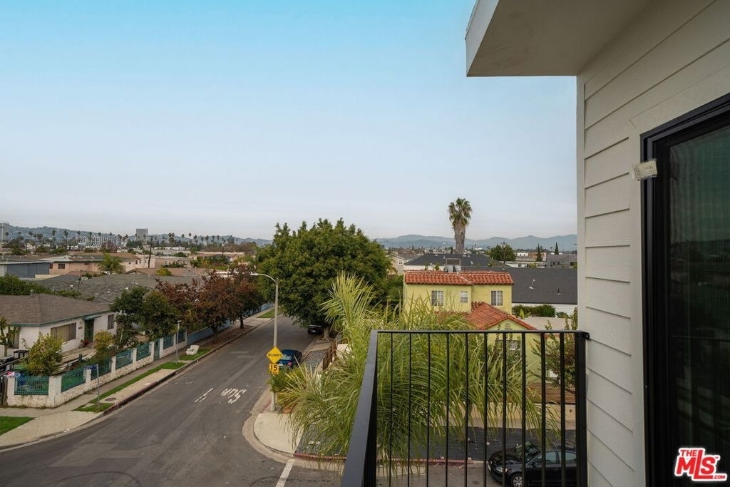 1802 1/2 S Highland Avenue - Photo 10