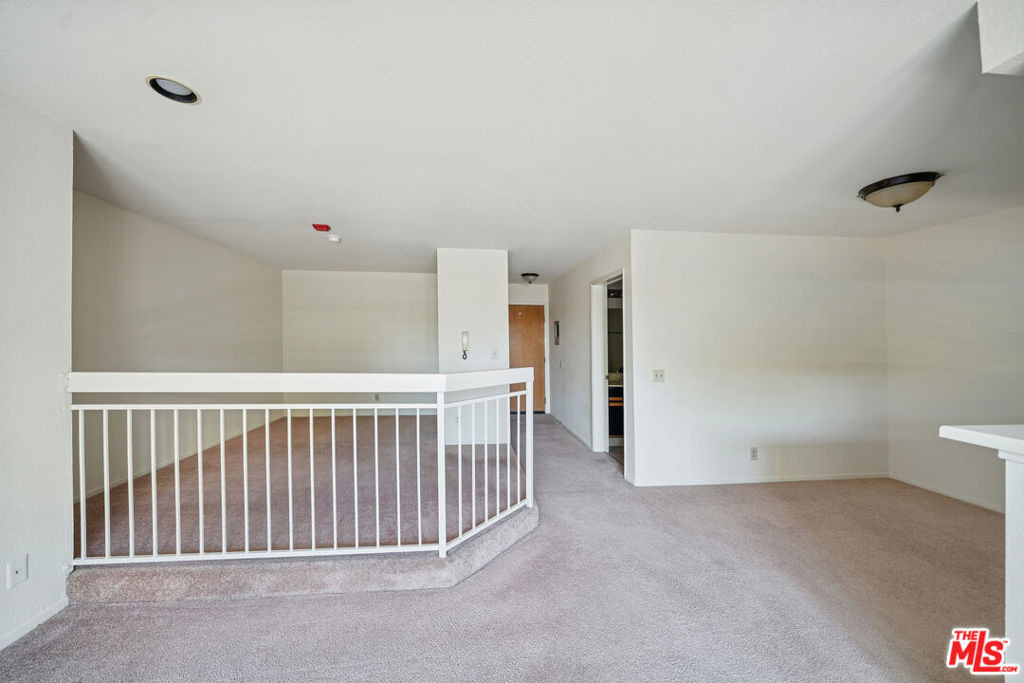 1519 N Martel Avenue - Photo 2