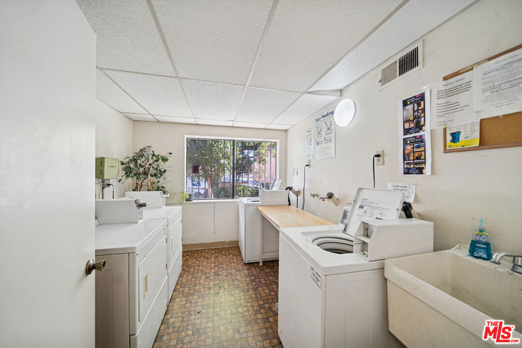 1519 N Martel Avenue - Photo 4