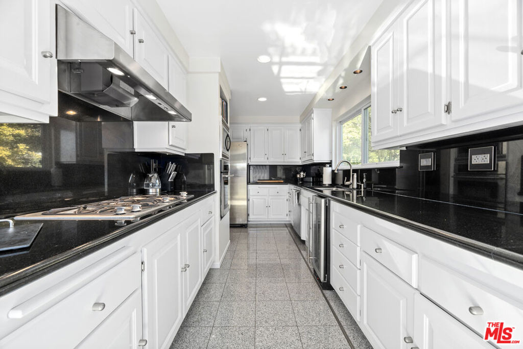 8670 Allenwood Road - Photo 11