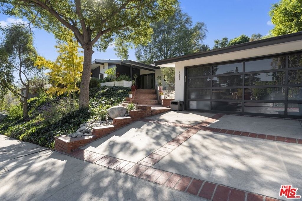 8670 Allenwood Road - Photo 0