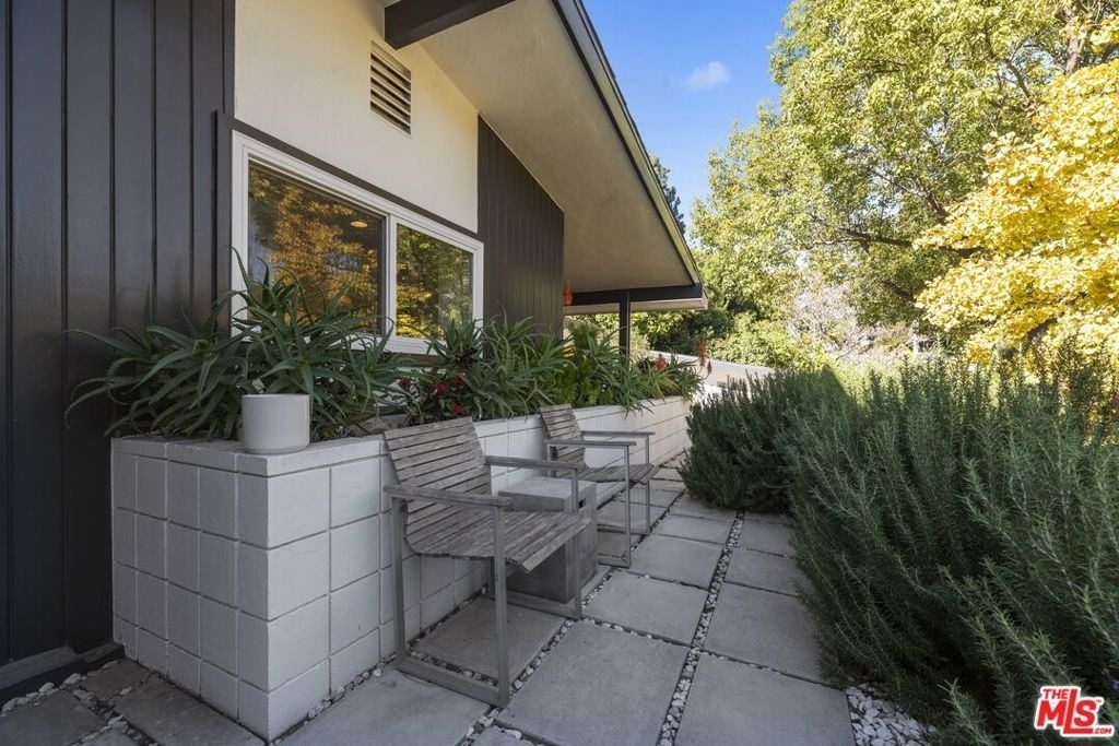 8670 Allenwood Road - Photo 25
