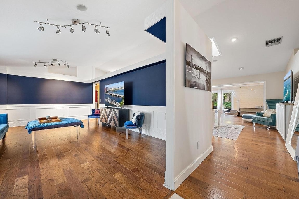 542 N Cypress Drive - Photo 3