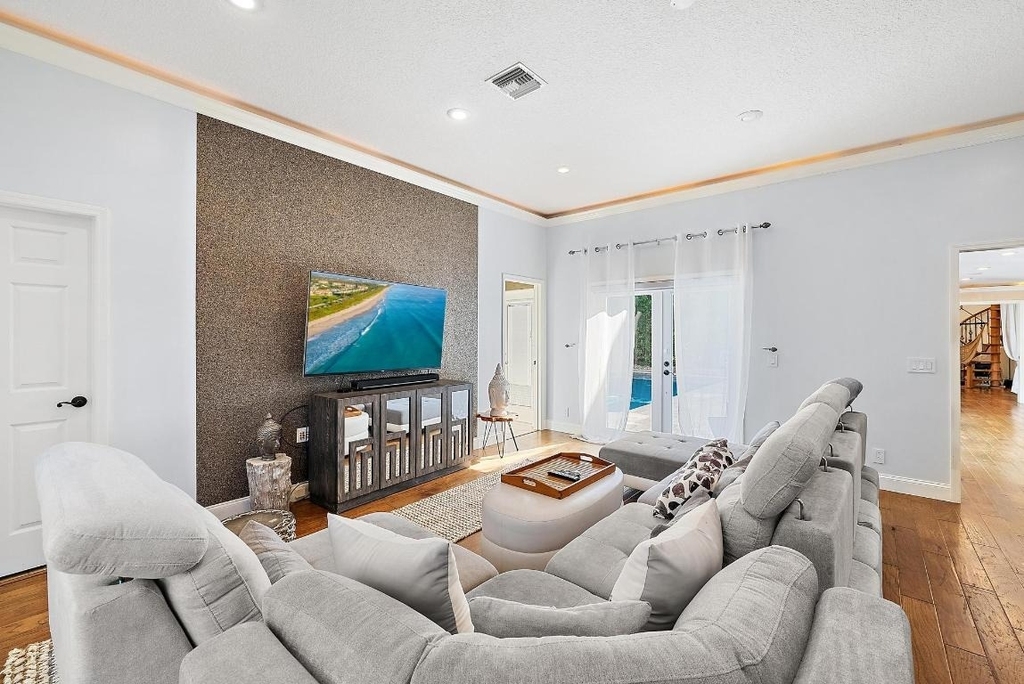 542 N Cypress Drive - Photo 10