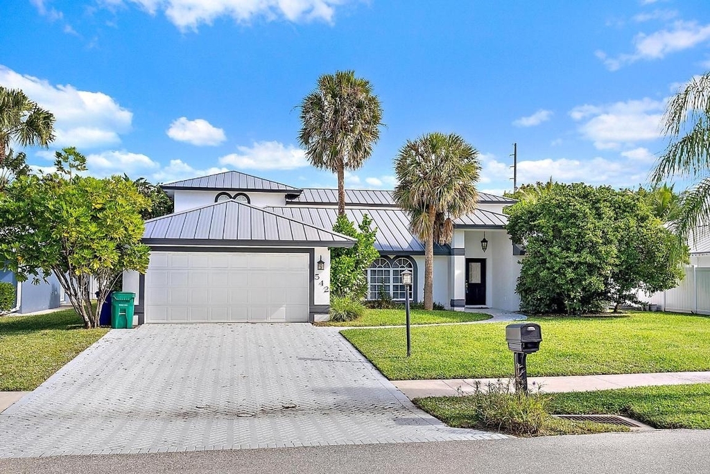 542 N Cypress Drive - Photo 0