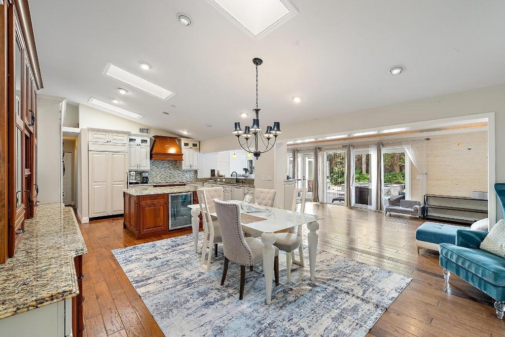 542 N Cypress Drive - Photo 4