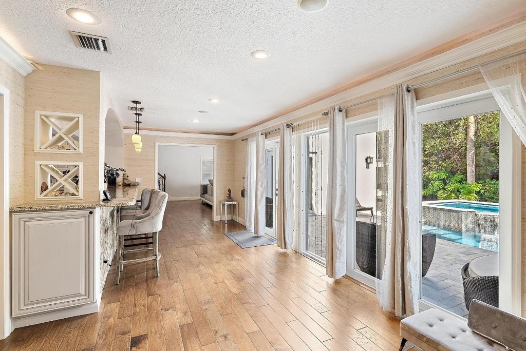 542 N Cypress Drive - Photo 9