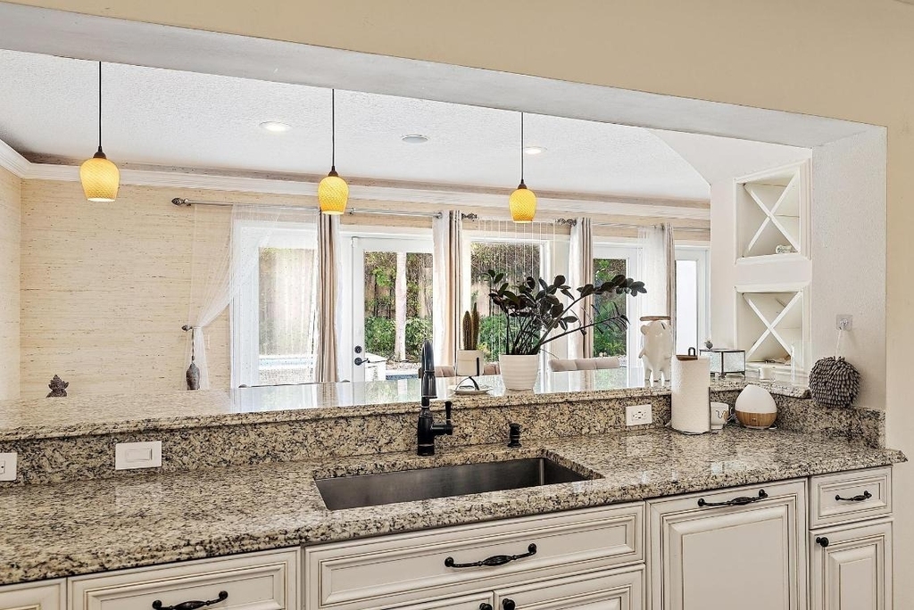 542 N Cypress Drive - Photo 7