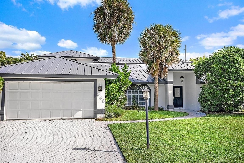 542 N Cypress Drive - Photo 1