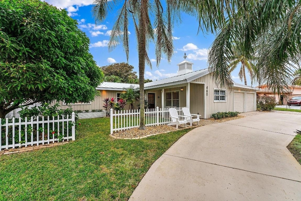 460 Sunrise Way - Photo 0