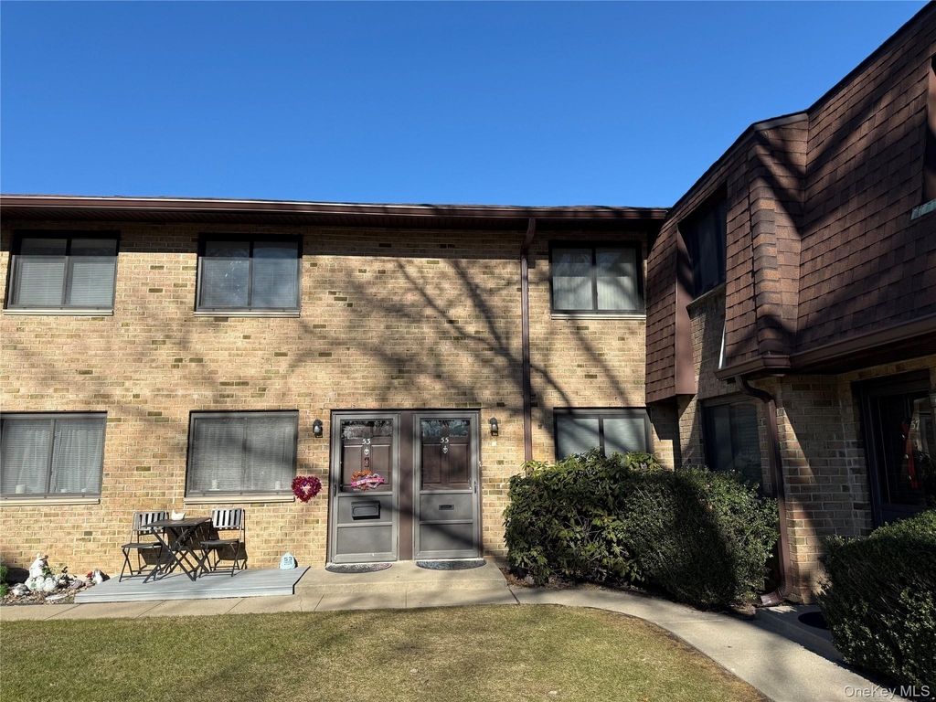 55 Pinebrook Place - Photo 0