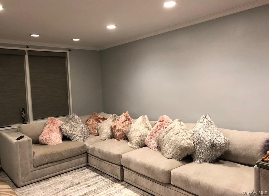 510 Dubois Ave - Photo 2