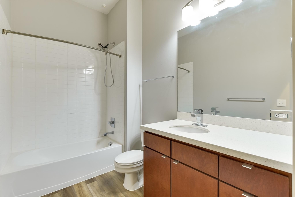 507 Sabine St - Photo 11