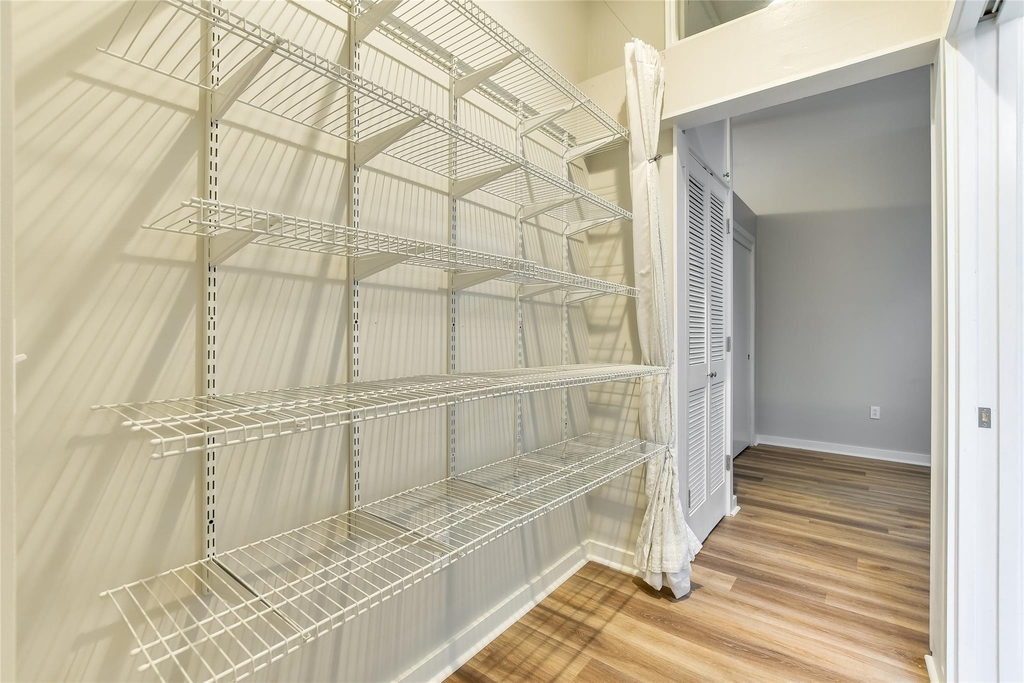 507 Sabine St - Photo 2