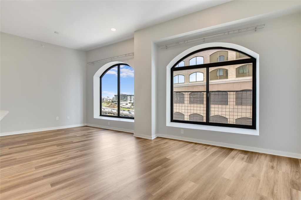 507 Sabine St - Photo 3
