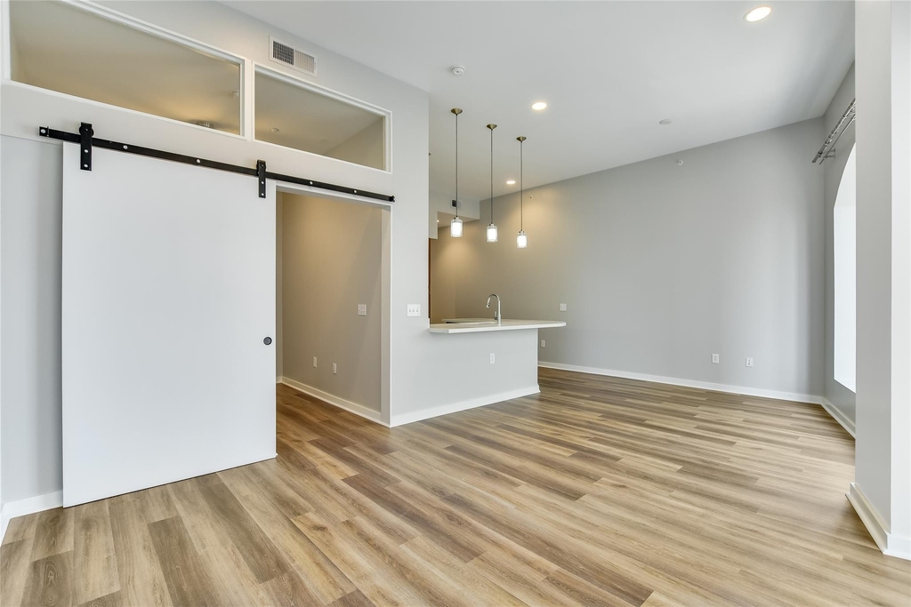 507 Sabine St - Photo 4