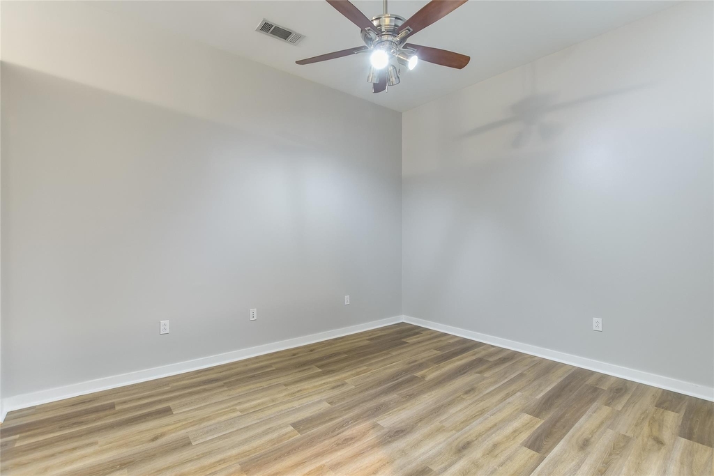 507 Sabine St - Photo 9