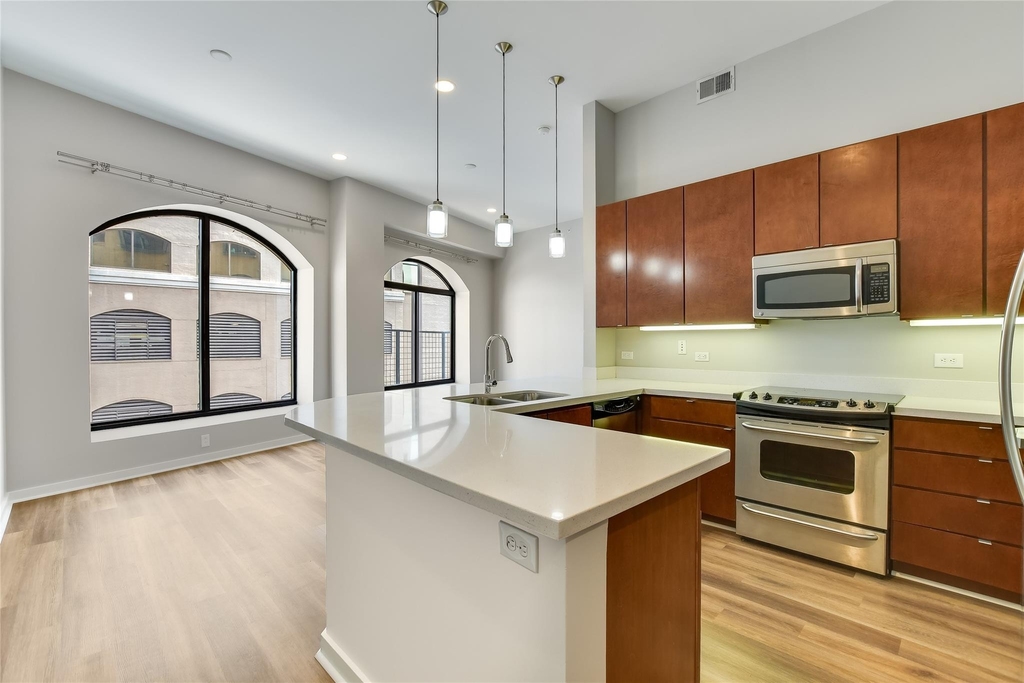 507 Sabine St - Photo 6