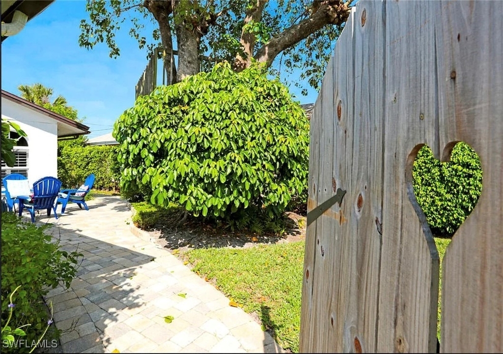 749 105th Avenue N - Photo 1