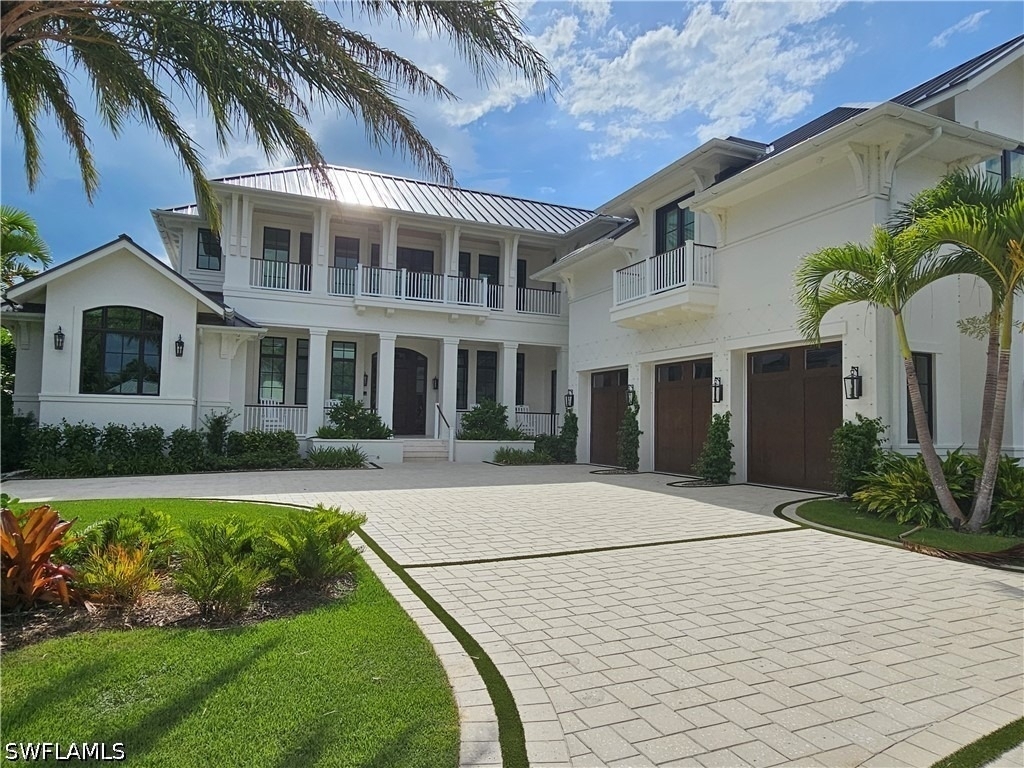 637 Palm Circle W - Photo 1