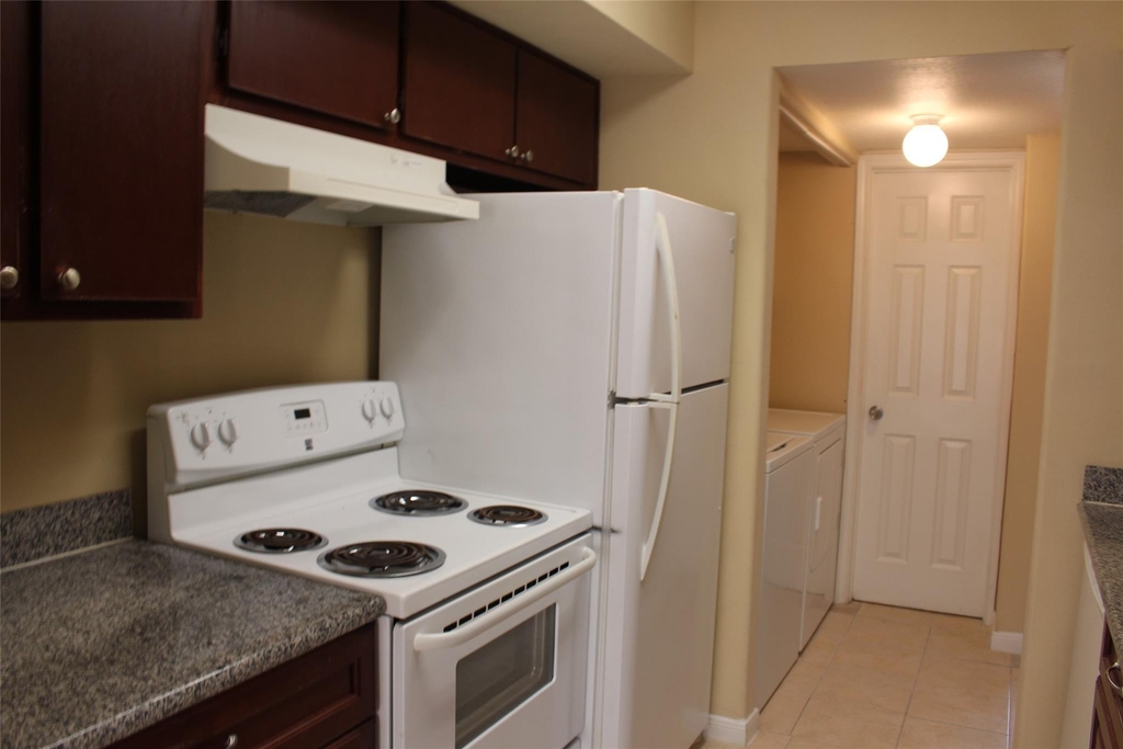 16111 Aspenglenn Drive - Photo 10