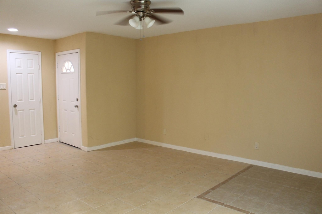 16111 Aspenglenn Drive - Photo 4