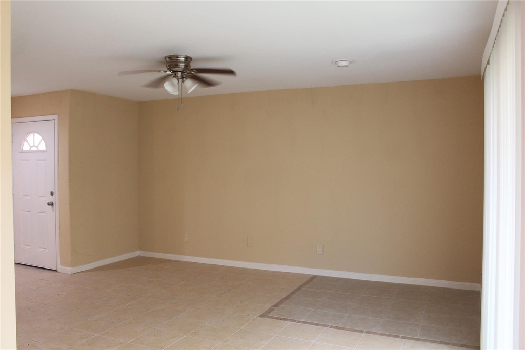16111 Aspenglenn Drive - Photo 2