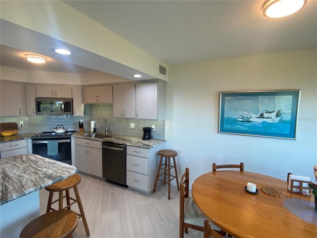 1515 Pinellas Bayway S - Photo 9