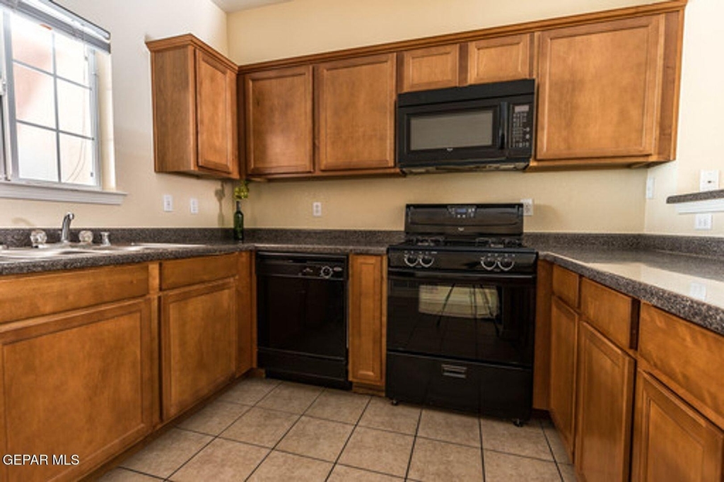 3150 N Yarbrough Drive - Photo 8