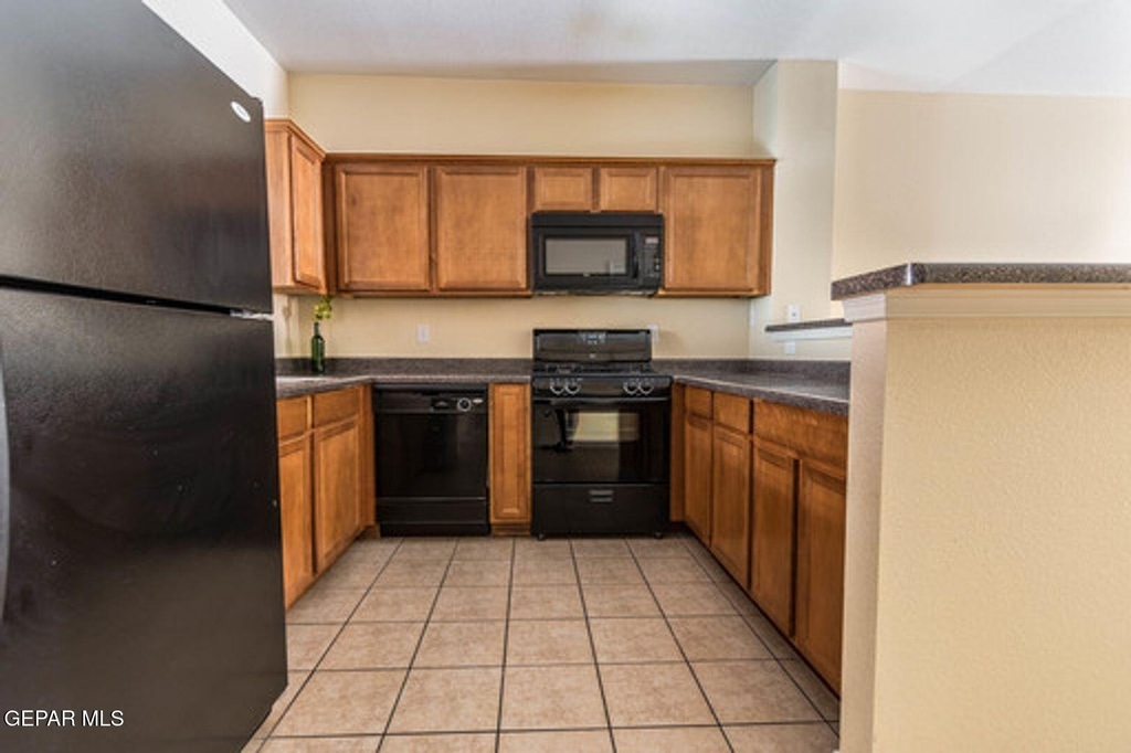 3150 N Yarbrough Drive - Photo 7