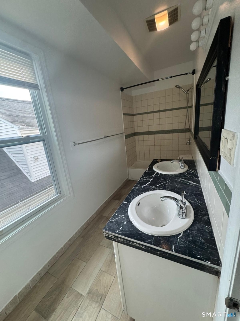182 Hewitt Street - Photo 9