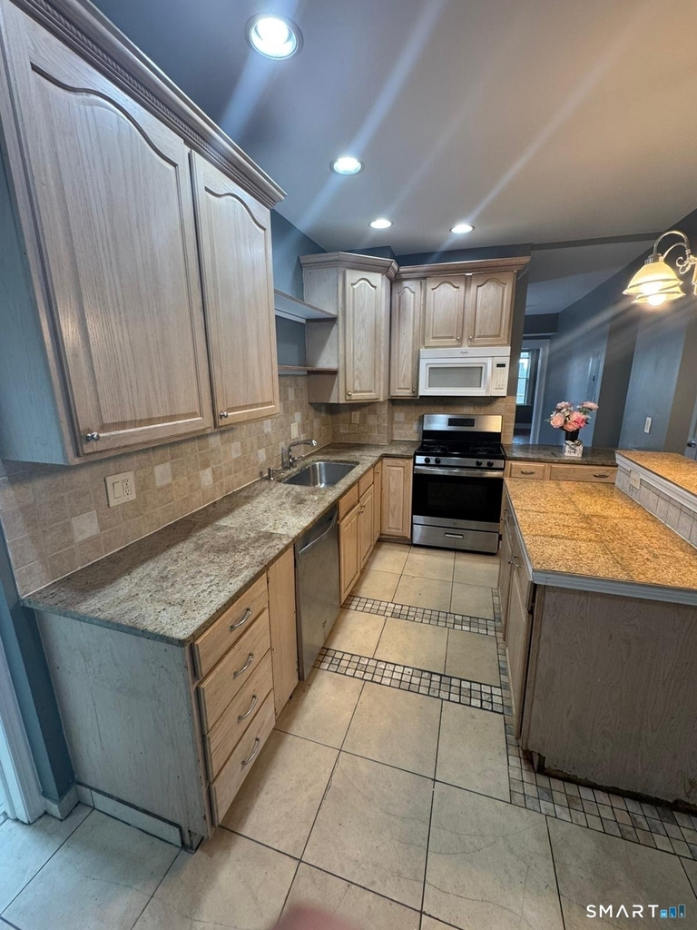 182 Hewitt Street - Photo 0