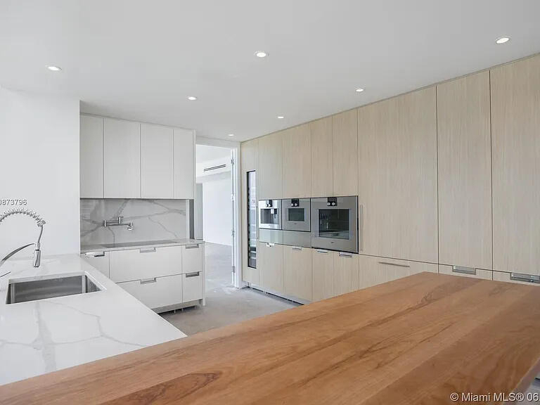 15701 Collins Avenue - Photo 3