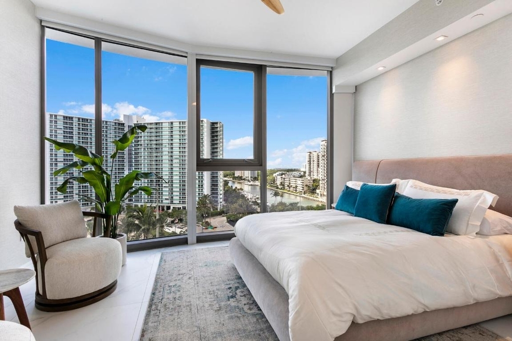 15701 Collins Avenue - Photo 5