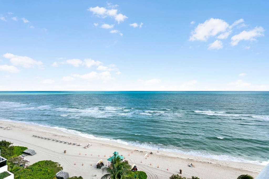 15701 Collins Avenue - Photo 8
