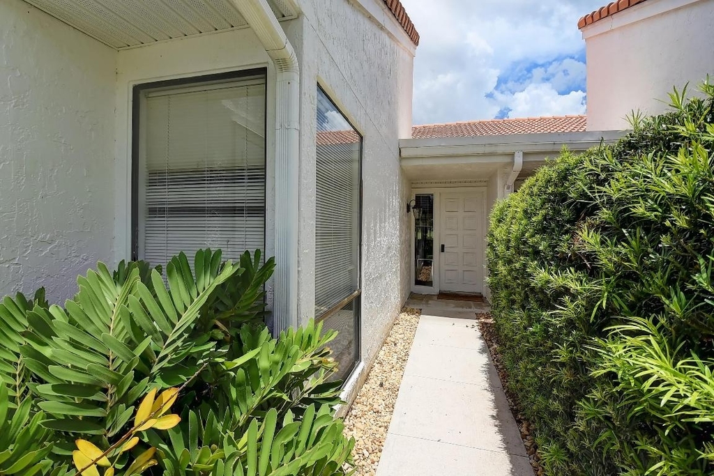 19550 Sawgrass Drive - Photo 3