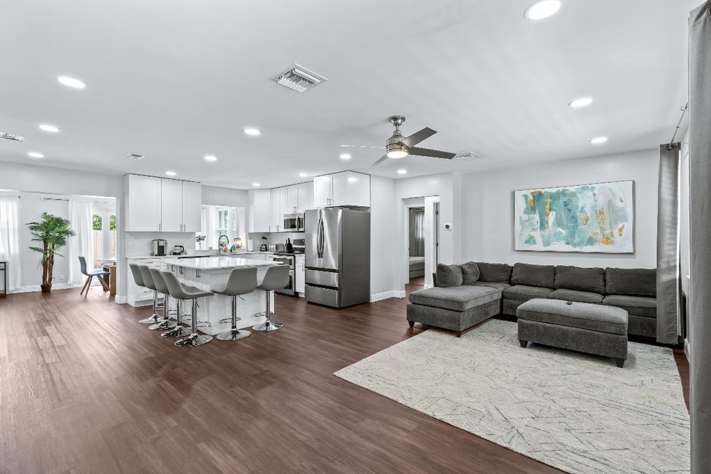 1800 Ne 28th Avenue - Photo 3