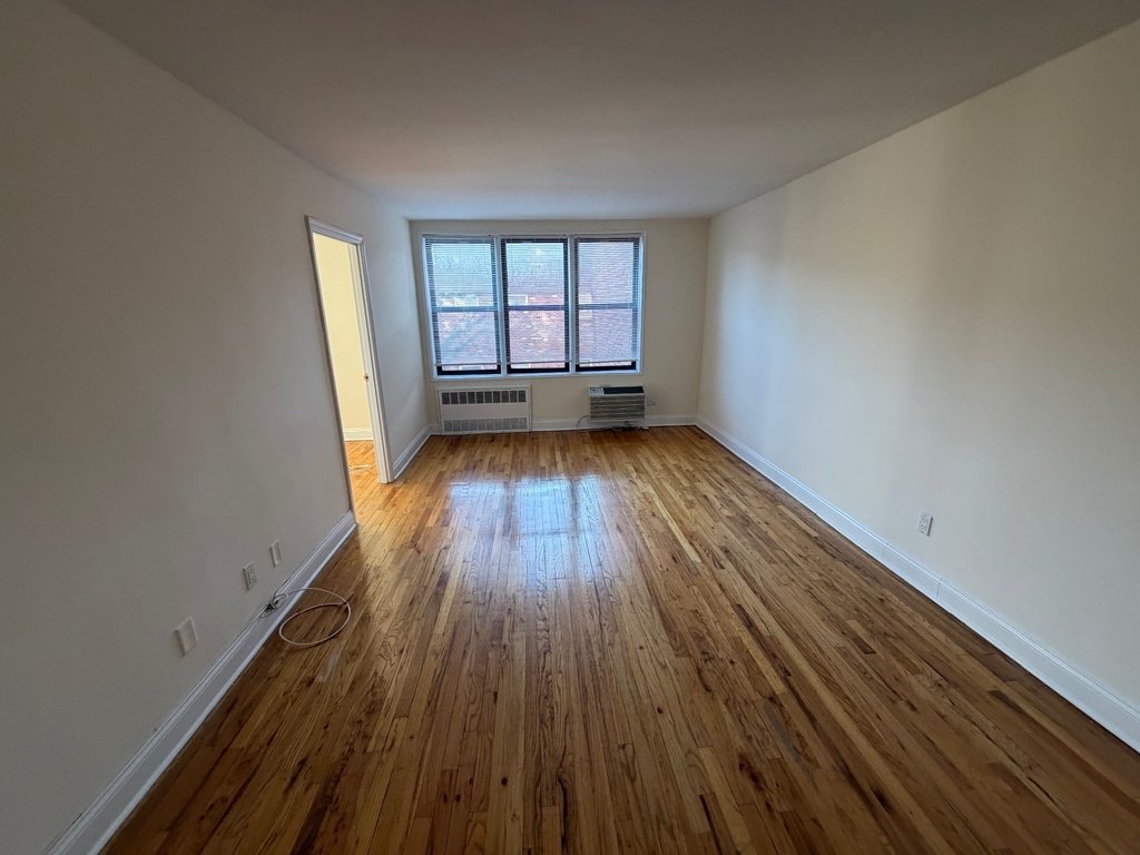 86-15 Ava Place - Photo 10