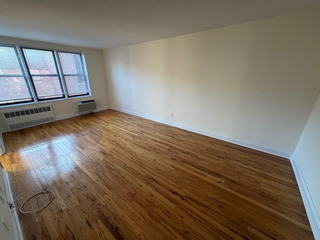 86-15 Ava Place - Photo 8