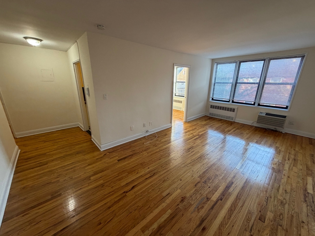 86-15 Ava Place - Photo 11